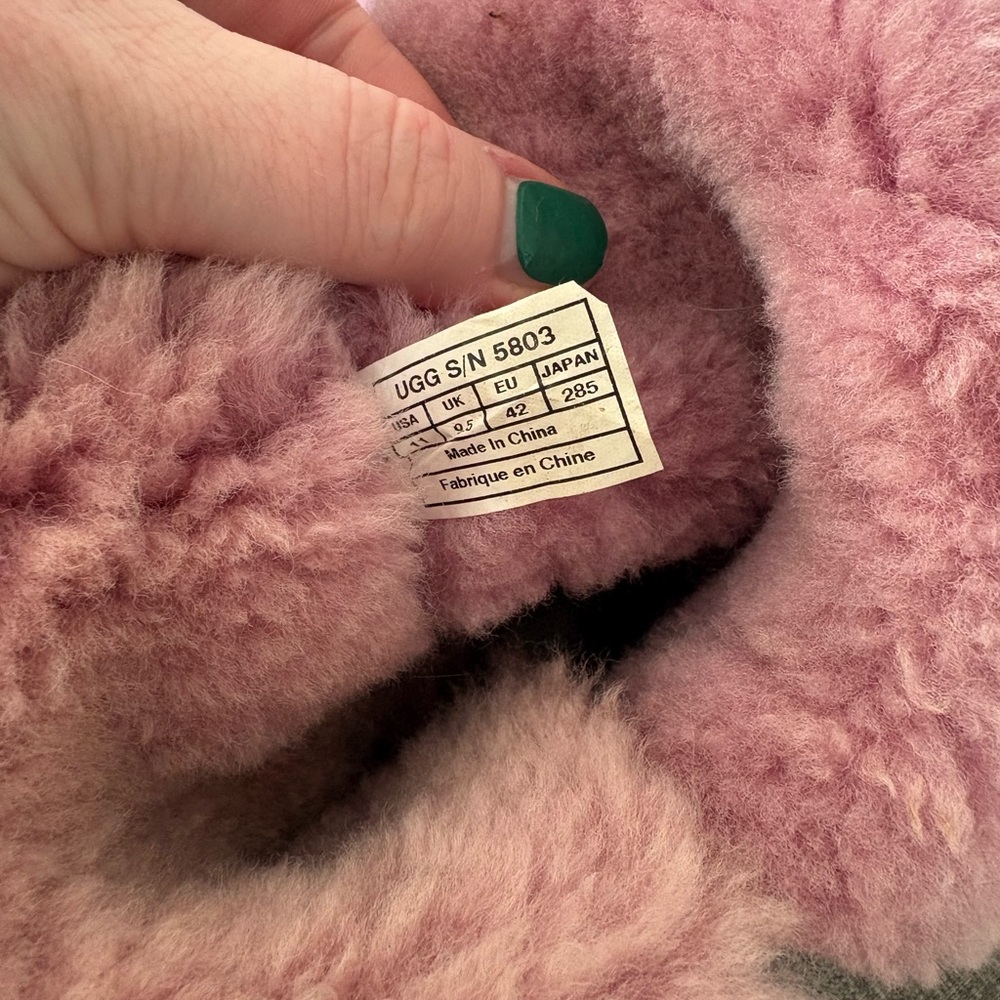 UGG Bailey Button - Picture 4 of 6